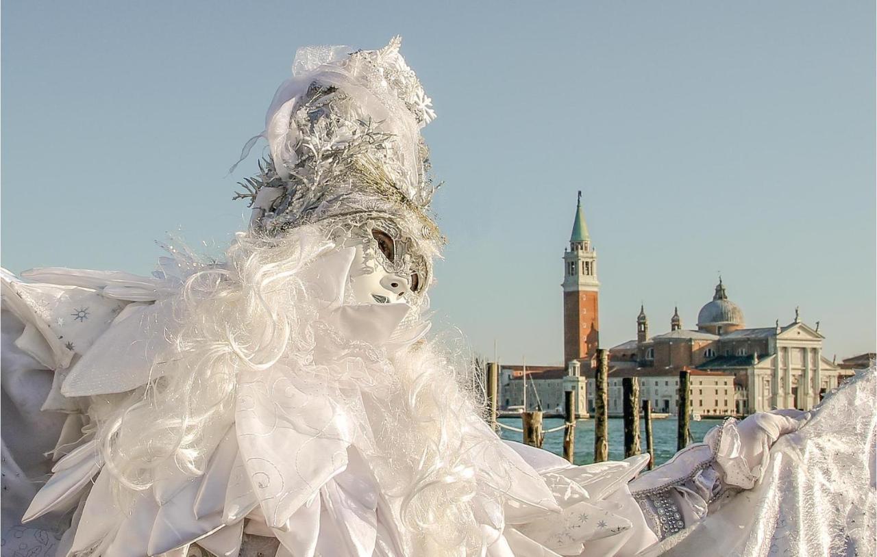 Nice Apartment In Venezia -Ve- With Wifi Екстер'єр фото
